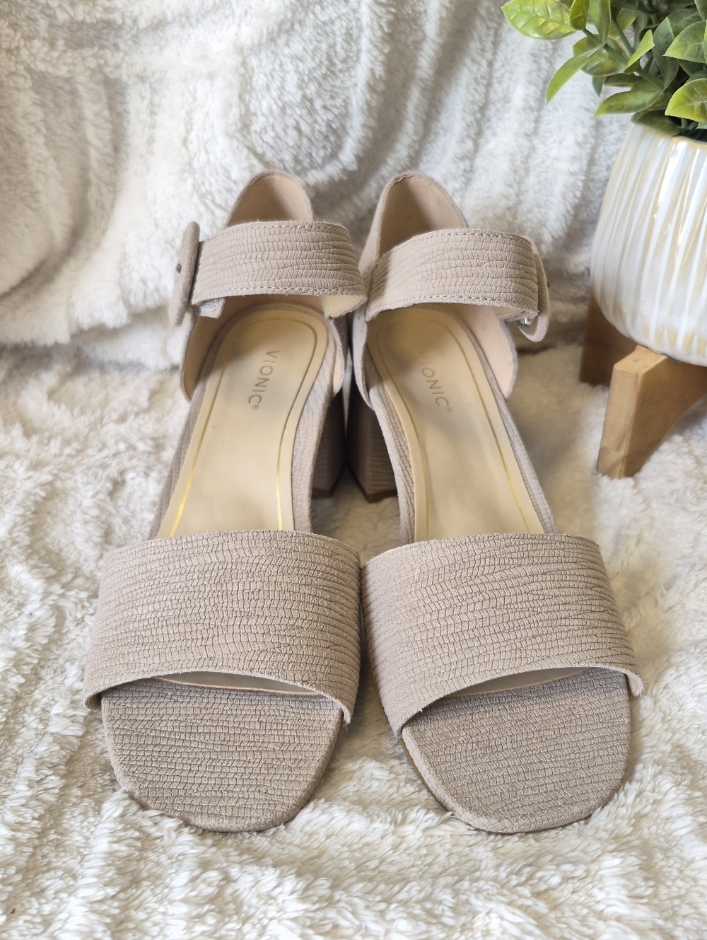 NEW Vionic Chardonnay Sandals Beige Cobblestone Leather Dress Heels Size 9.5 - Picture 7 of 15